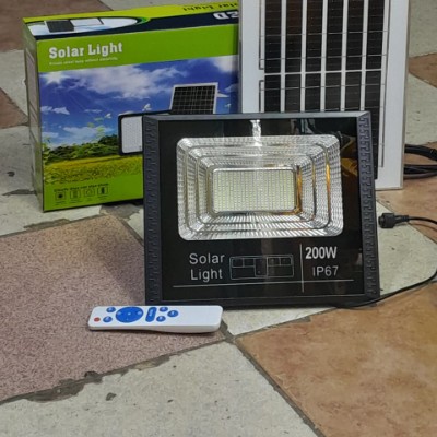 Advanced security solar flood lights 200watts +remote control and daylight sensor 